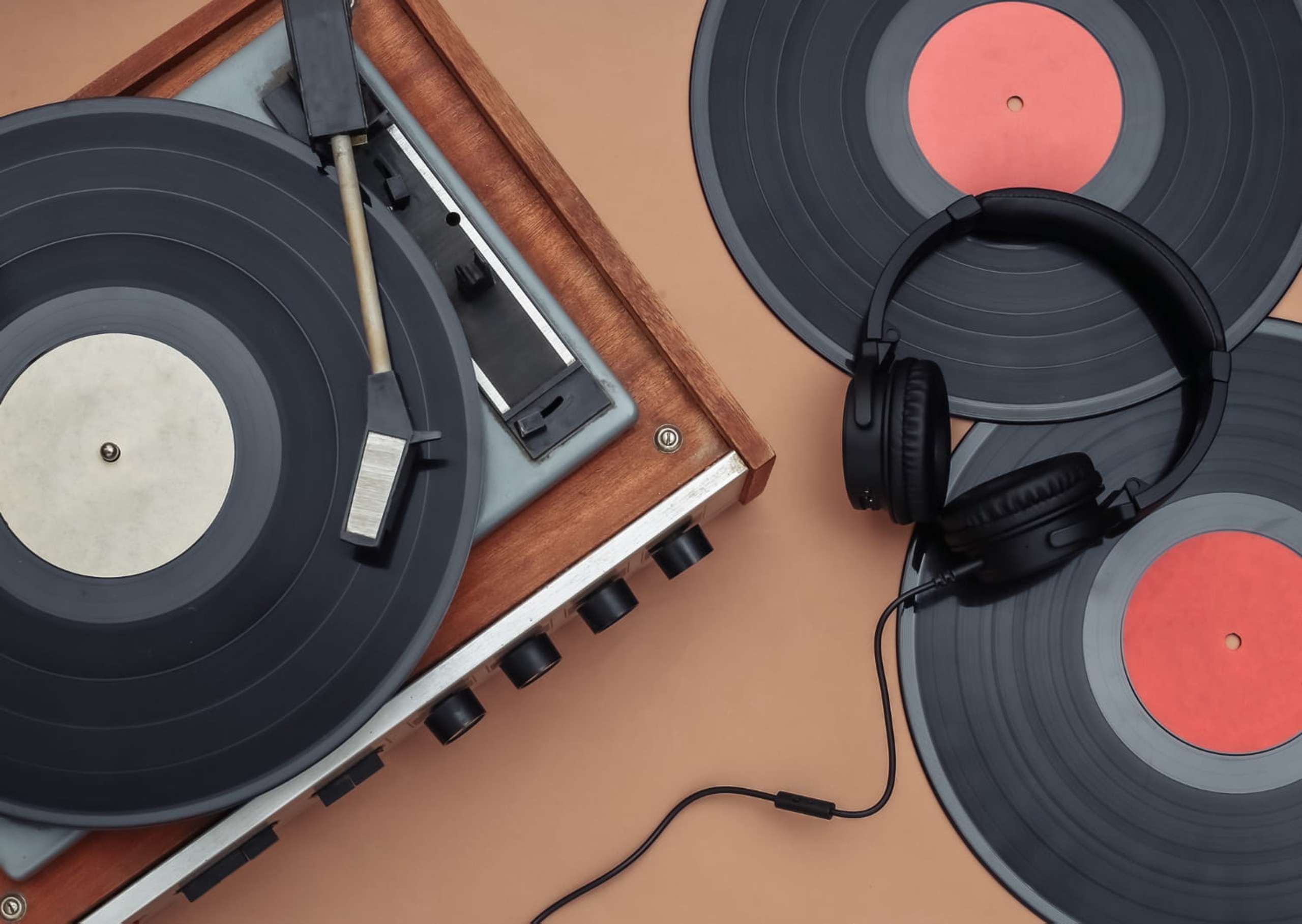 Vintage vinyl setup showing EP vs LP records