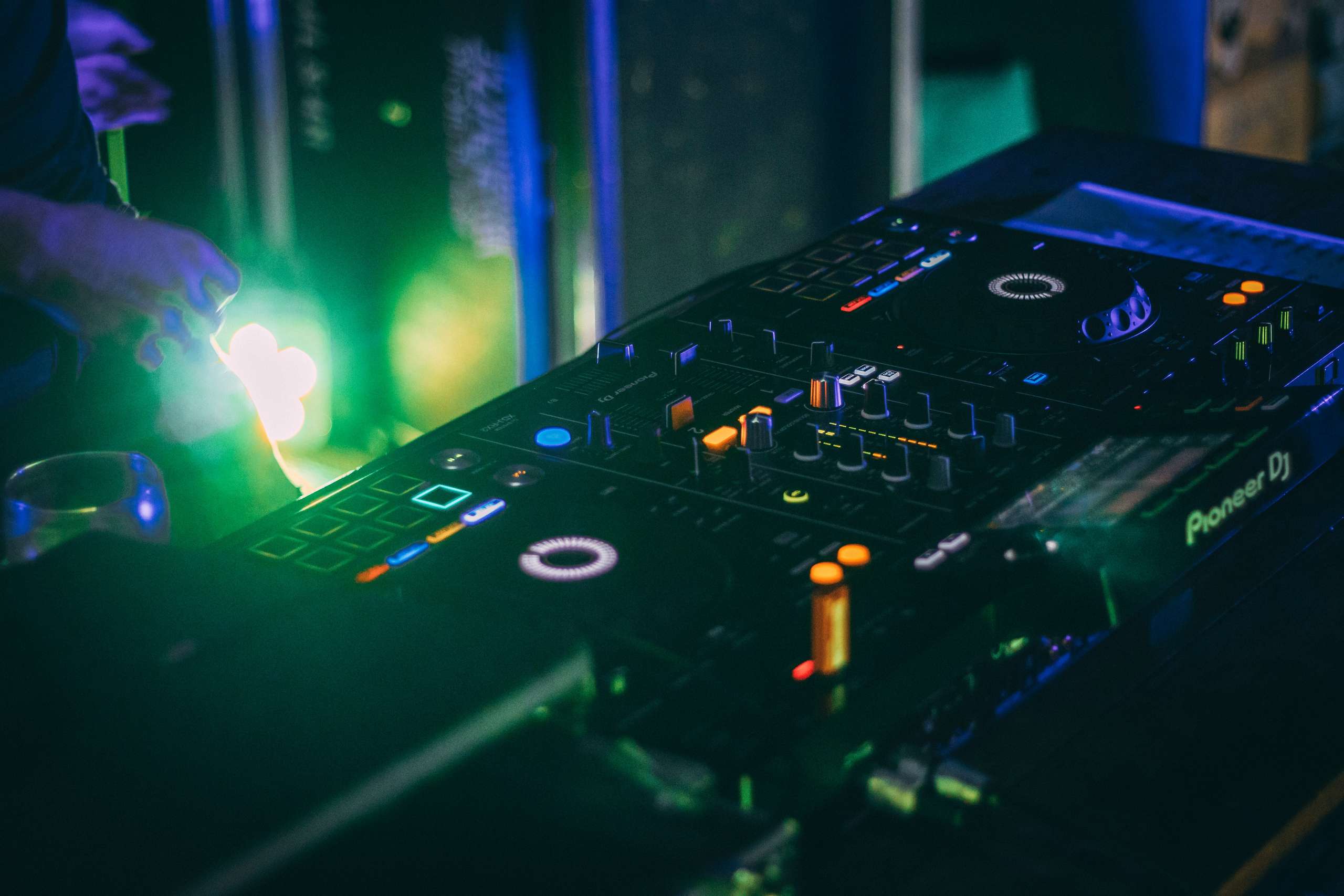 edm live mixing gear samples loops beats